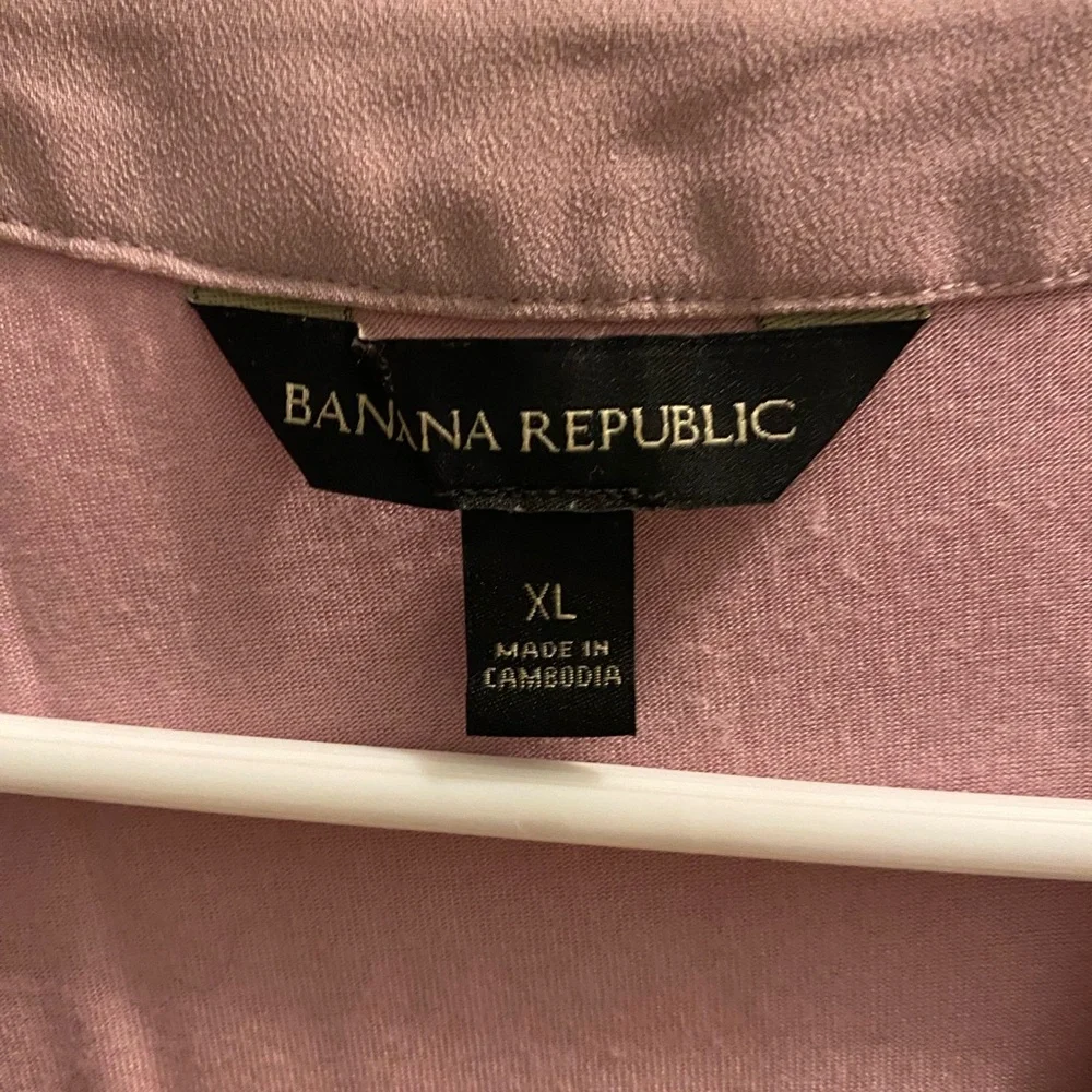 Blush Pink Banana Republic V-Neck Women's Top - Picture 2 of 5